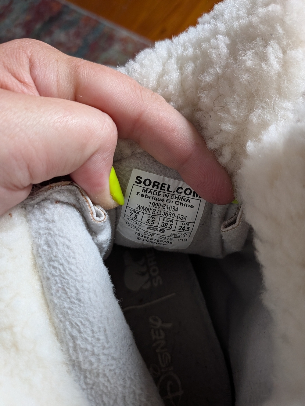 Sorel Disney Silver Snow Boots Faux Fur Lined Joan of Arctic Style 7.5 Winter - Picture 7 of 7